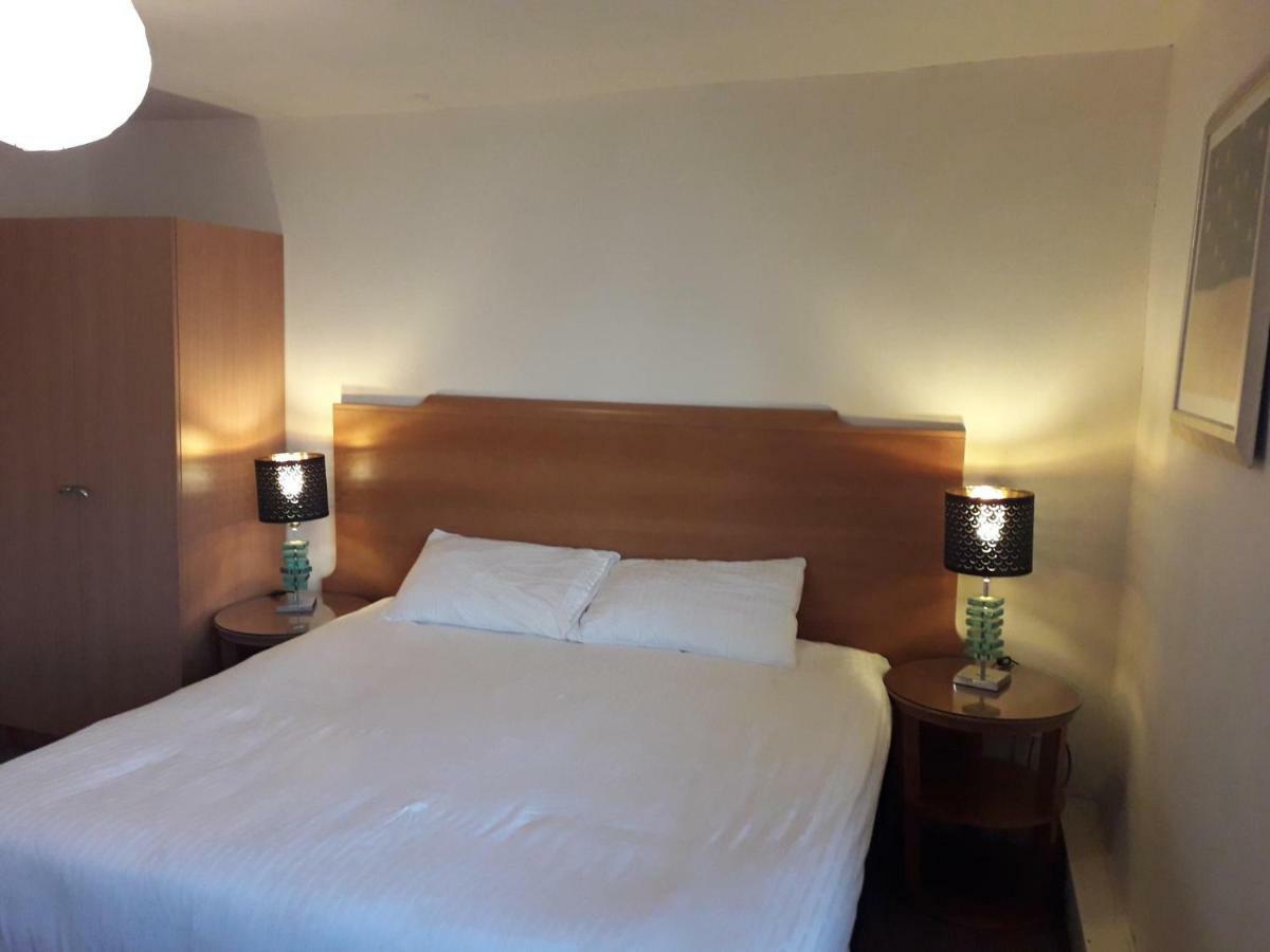 The Red Lion Apartment Newent Екстериор снимка